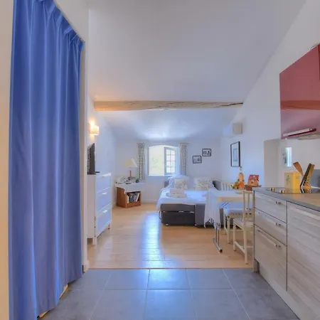 Le National / Vieil Appartement *
