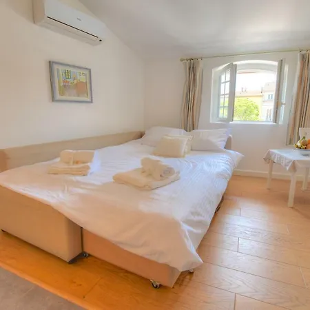 Le National / Vieil Apartman *