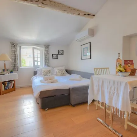 Le National / Vieil Appartement *