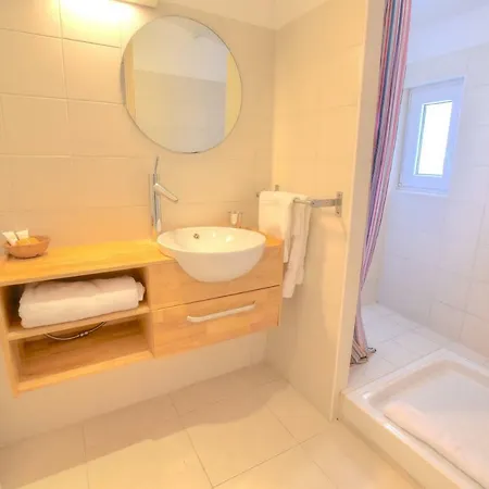 Le National / Vieil Appartement Antibes